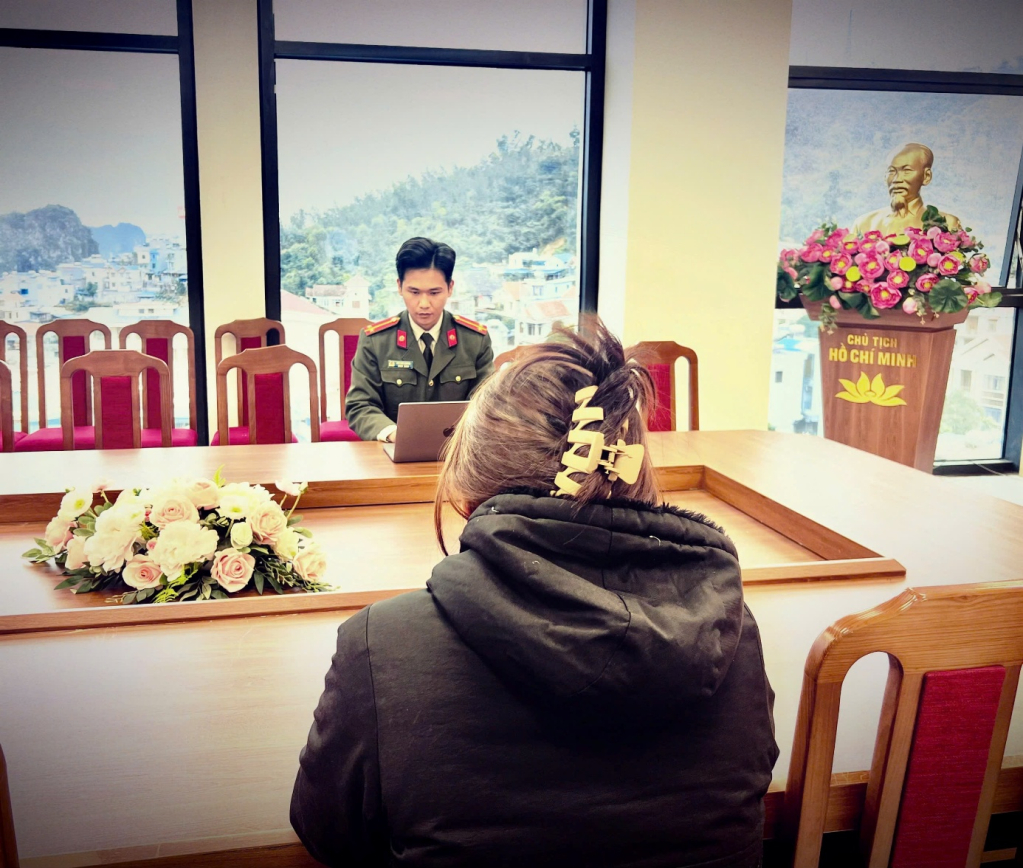 Cơ quan Công an làm việc với trường hợp vi phạm.