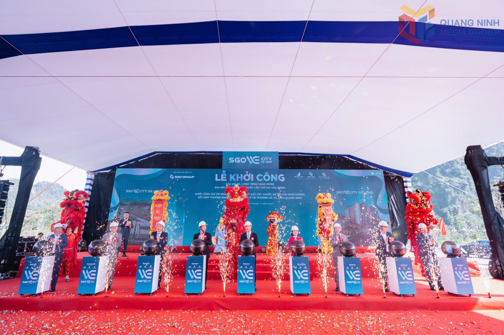 Các đại biểu bấm nút khởi công dự án nhà ở xã hội thuộc quần thể dự án khu nghỉ dưỡng kết hợp với nhà ở thương mại tại phường Hà Tu.