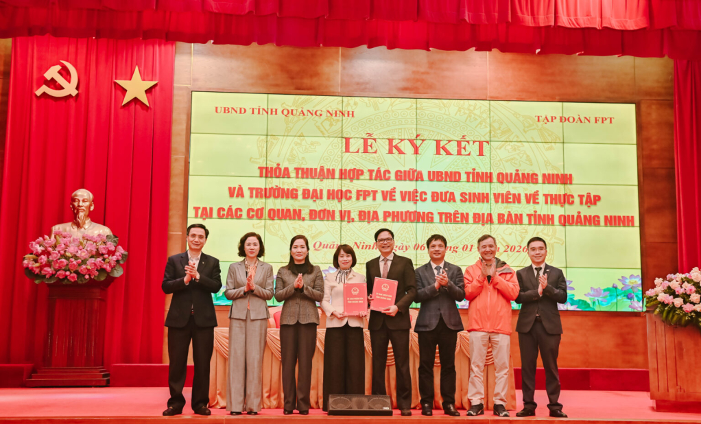 Sinh-vien-FPT-ve-Quang-Ninh-1