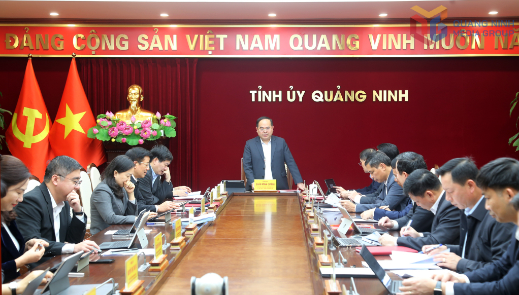 Đồng chí Quản Minh Cường, Ủy viên Trung ương Đảng, Bí thư Tỉnh ủy, Trưởng Đoàn ĐBQH tỉnh, chủ trì và kết luận hội nghị.