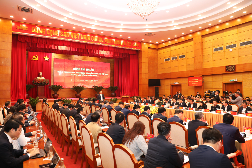 Quang cảnh buổi làm việc.