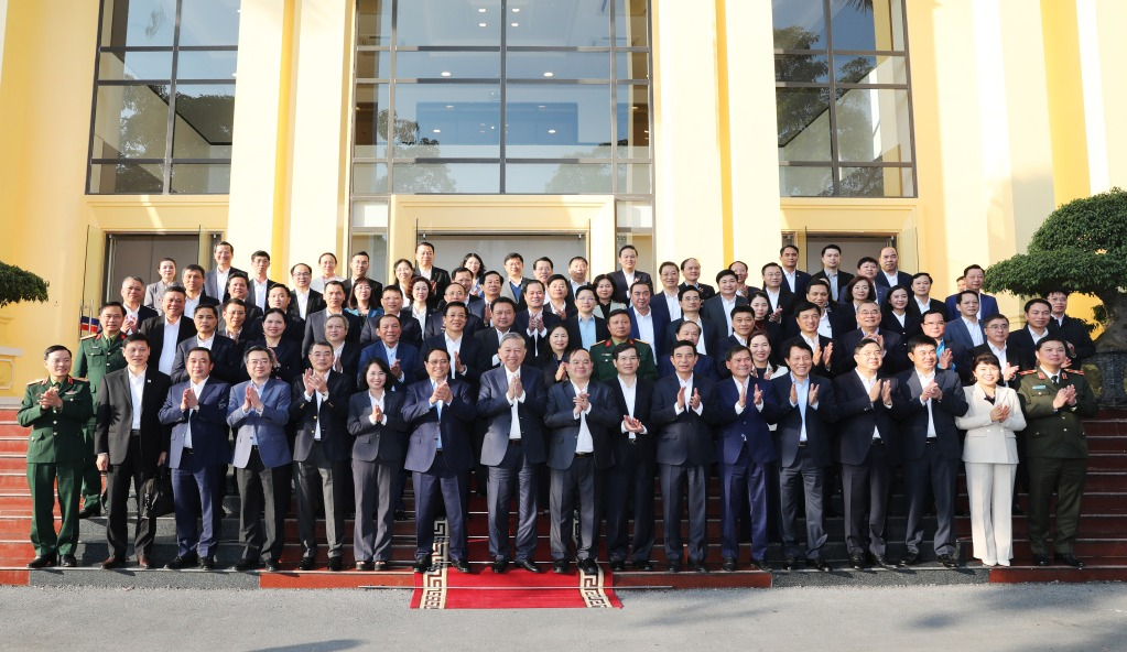 Tổng Bí thư Tô Lâm, Thủ tướng Phạm Minh Chính và Đoàn công tác chụp ảnh cùng lãnh đạo tỉnh Quảng Ninh