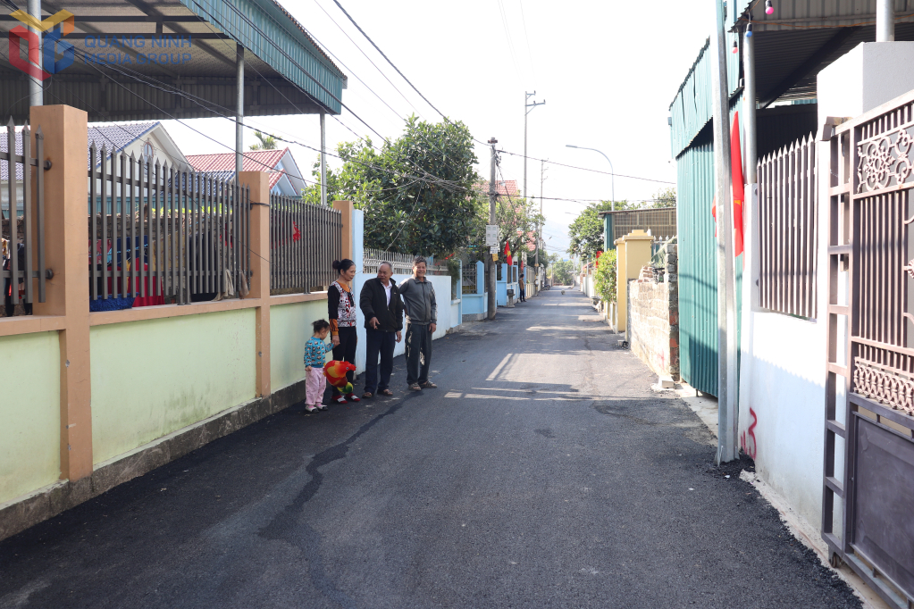 Với sự chung tay góp sức của nhân dân, khu phố ngõ 56, khu Thuận Thành (phường Đông Mai) đã hoàn thành chỉnh trang tuyến đường nội khu, đưa vào sử dụng.