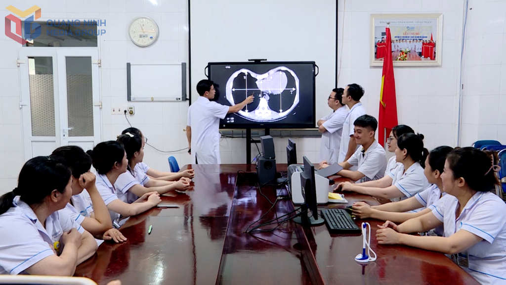 Trên cơ sở bệnh án điện tử đã và đang được triển khai hiệu quả những năm qua, Bệnh viện Bãi Cháy đã tích hợp thêm AI, nâng cấp các tính năng nhằm giúp đưa ra phác đồ điều trị tối ưu. Ảnh: Nguyễn Trang