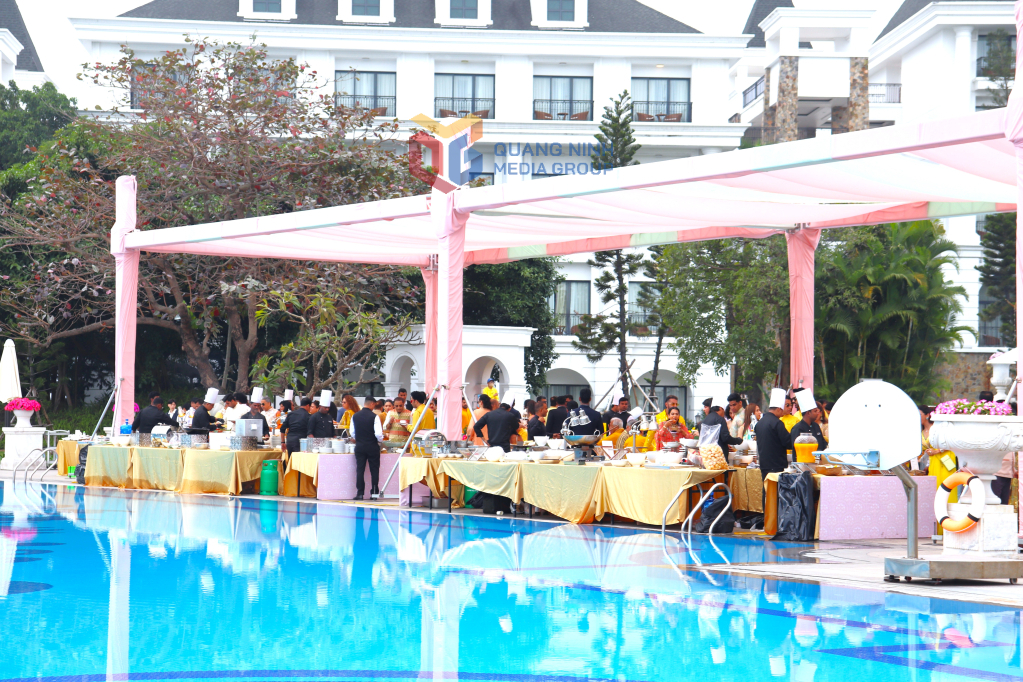 Tiệc cưới được tổ chức ở nhiều không gian tại khu nghỉ dưỡng.