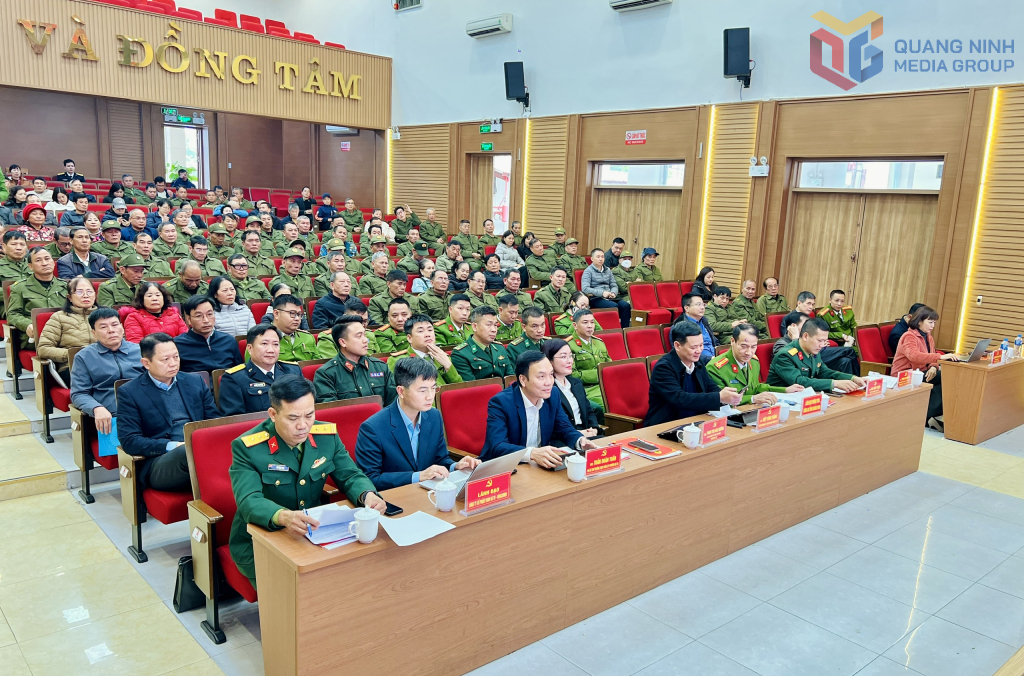 Các đại biểu dự hội nghị.