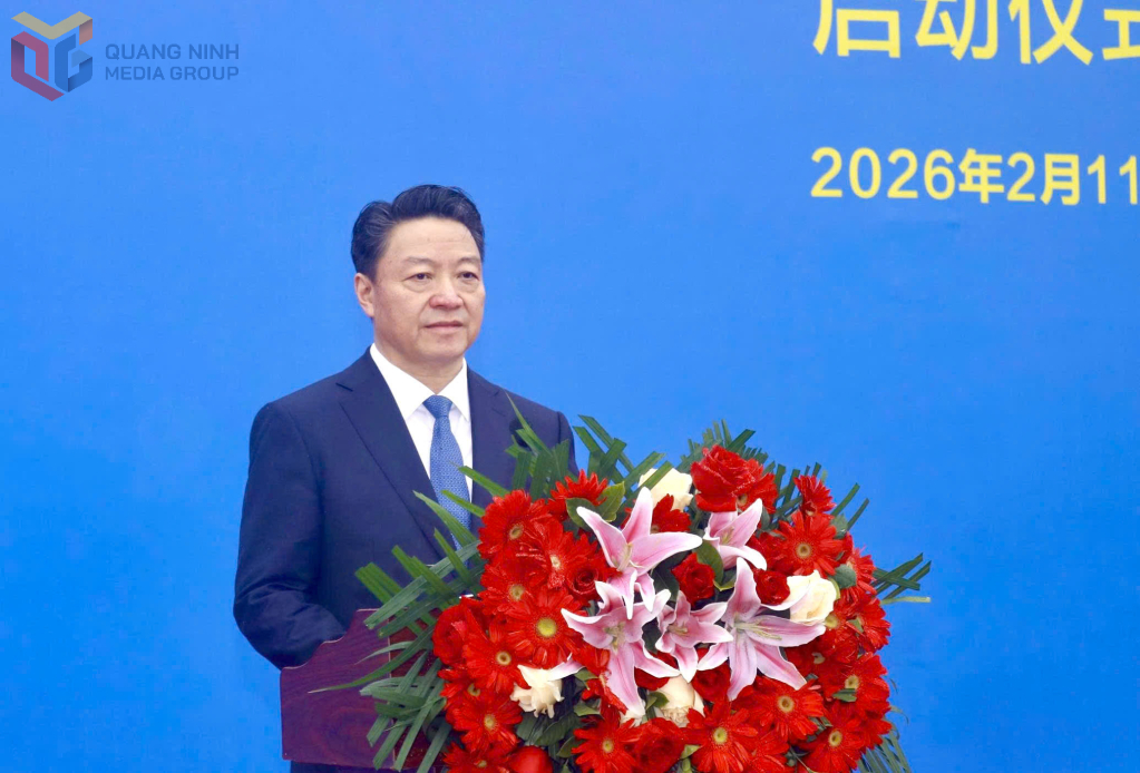 Đồng chí Khưu Minh Hồng, Thị trưởng Chính quyền nhân dân TP Phòng Thành Cảng, phát biểu tại lễ khởi động.