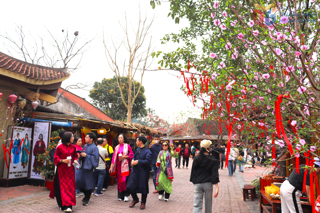 Người dân nô nức hành hương đến Yên Tử.