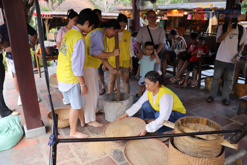 Nhiều hoạt động văn hóa đặc sắc được tái hiện trong lễ hội Xuân Yên Tử 2026.
