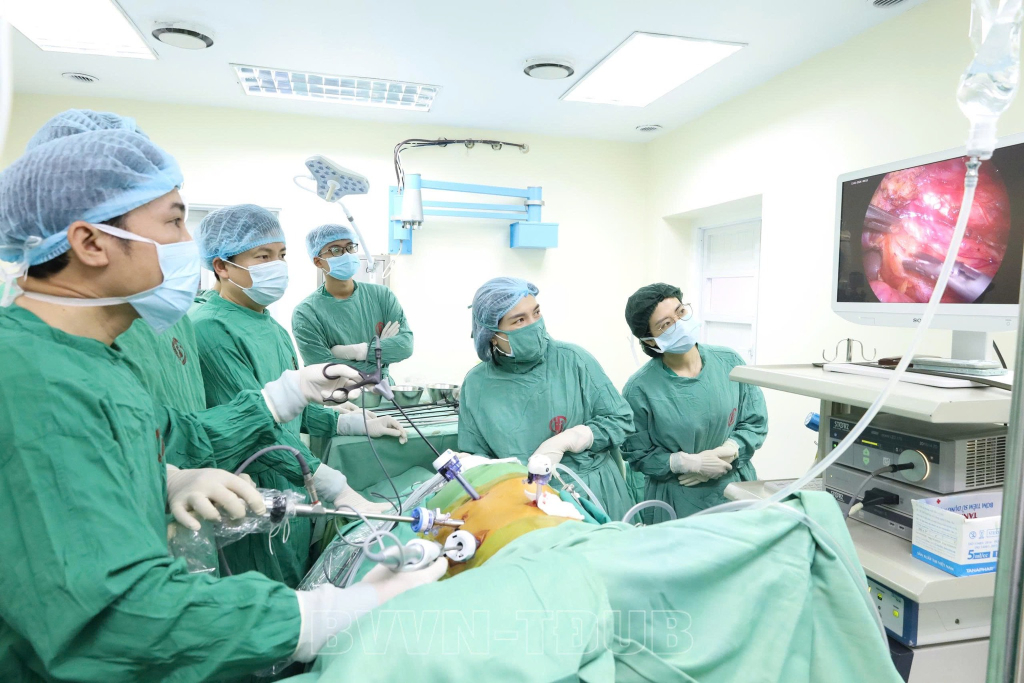 Ngày 13/1/2026, Bệnh viện Việt Nam – Thụy Điển Uông Bí đã thực hiện thành công ca ghép thận thứ 5 cho một nữ bệnh nhân 20 tuổi.