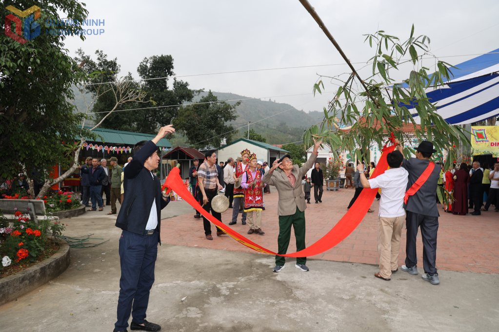 Nghi lễ dựng cây phan, tái hiện lễ hội đại phan.