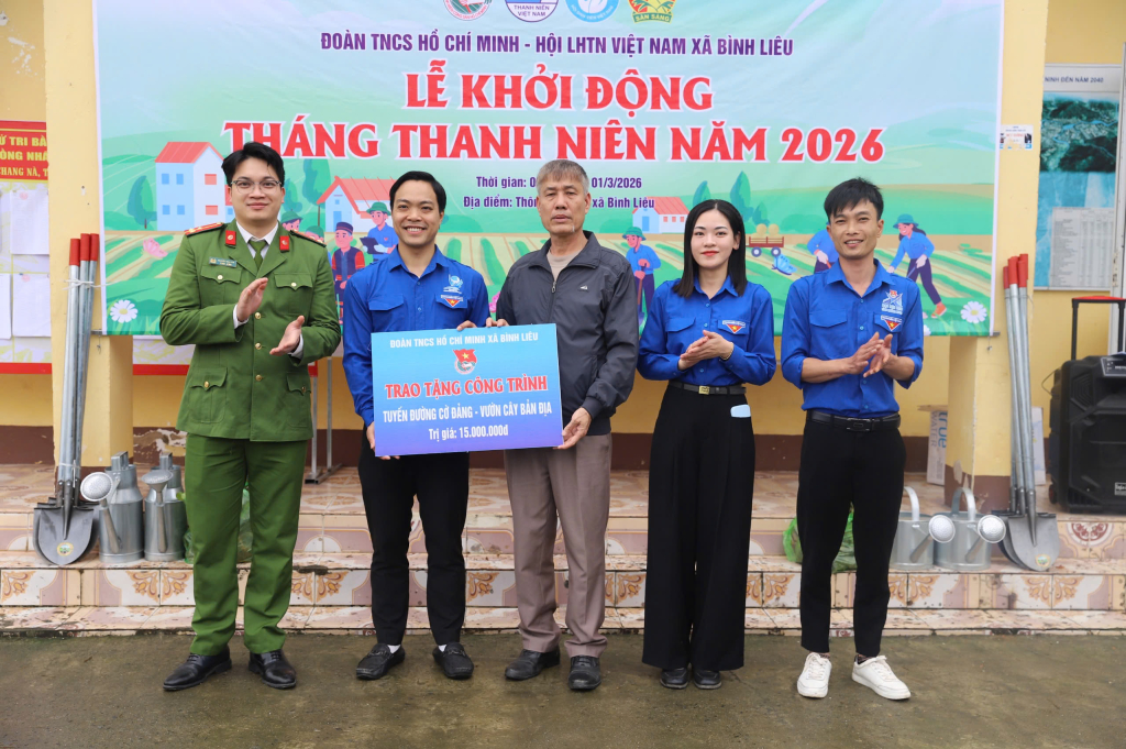 Bình Liêu: Ra quân Tháng Thanh niên và trao tặng công trình trị giá 15 triệu đồng
