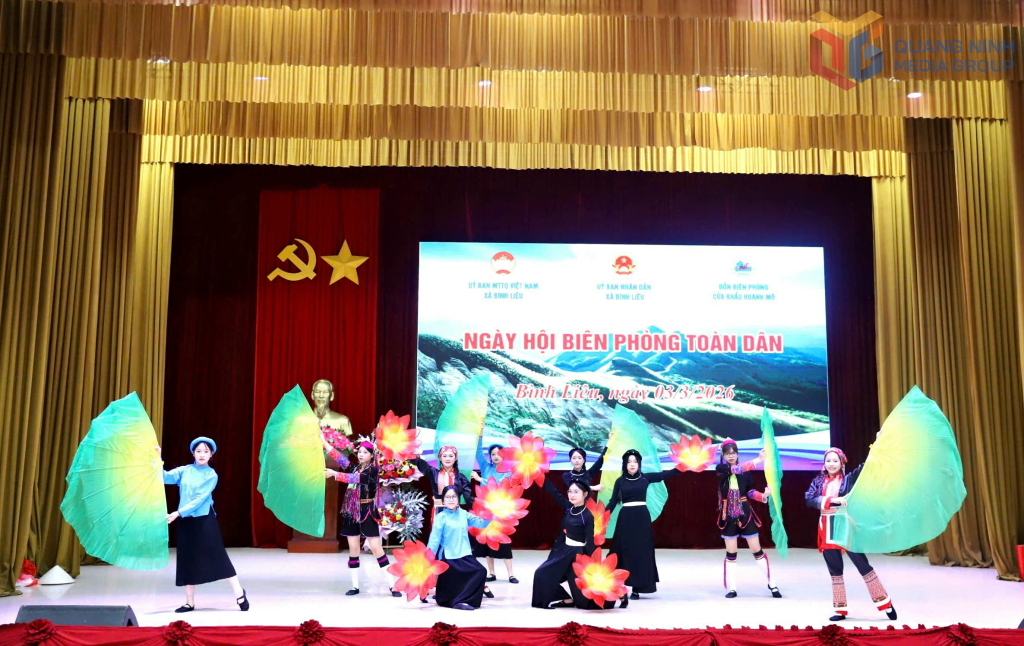 Các tiết mục văn nghệ đặc sắc cũng góp phần tạo không khí vui tươi, phấn khơi.