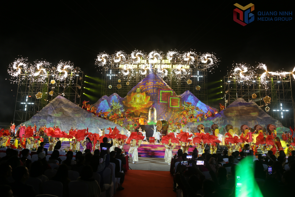 Chương trình được đầu tư mang đến những màn trình diễn mãn nhãn cho khán giả.