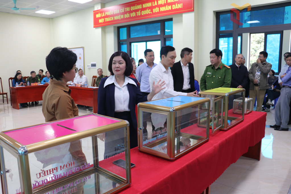 Ủy ban Bầu cử phường Hà Tu rà soát công tác chuẩn bị cho cuộc bầu cử Đại biểu Quốc hội khóa XVI và đại biểu HĐND các cấp, nhiệm kỳ 2026-2031.