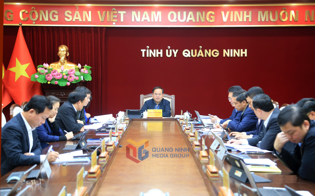 Đồng chí Quản Minh Cường, Ủy viên Trung ương Đảng, Bí thư Tỉnh ủy, Trưởng Đoàn ĐBQH tỉnh, chủ trì và kết luận hội nghị.