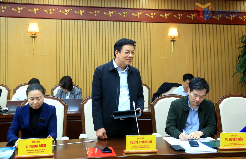 Đồng chí Nguyễn Văn Hồi, Chủ nhiệm Ủy ban Kiểm tra Tỉnh ủy, phát biểu tại hội nghị.