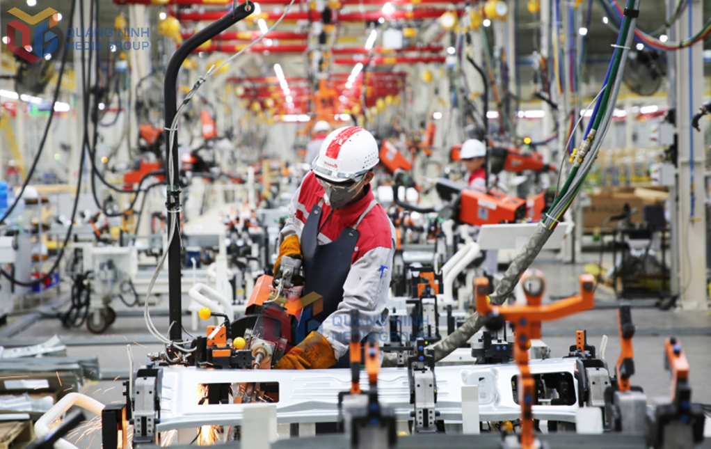 Hoạt động sản xuất tại Nhà máy ô tô Thành Công Việt Hưng.