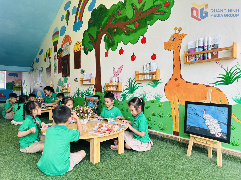 Hoạt động giáo dục không có xáo trộn sau khi sáp nhập Trường Mầm non Mông Dương và Trường Mầm non Dương Huy. Ảnh: Cao Quỳnh