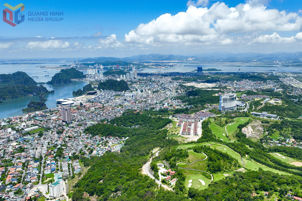 Một góc đô thị của Quảng Ninh nhìn từ trên cao.
