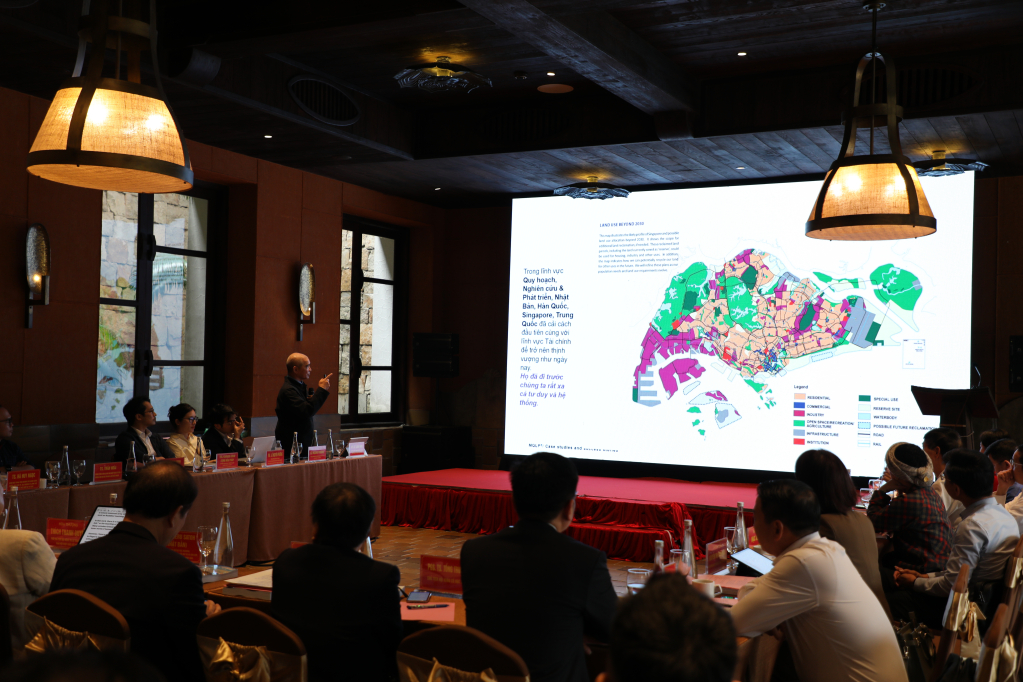 C&aacute;c chuy&ecirc;n gia tr&igrave;nh b&agrave;y định hướng ph&aacute;t triển đ&ocirc; thị di sản.