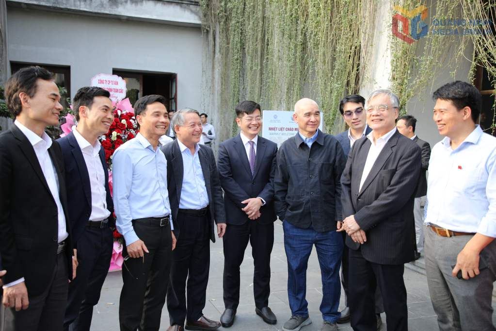 Các đại biểu thảo luận về định hướng phát triển Yên Tử tại hội nghị.