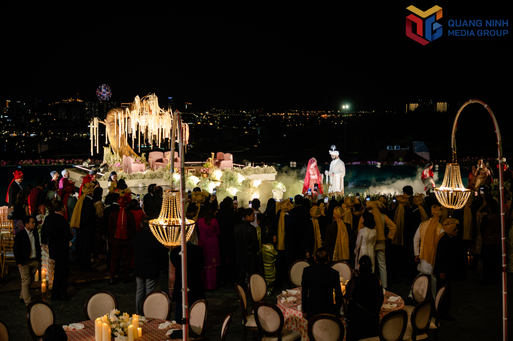 Đám cưới của tỷ phú Ấn Độ được tổ chức trong không gian lung linh, rực rỡ bên bờ vịnh Hạ Long. 