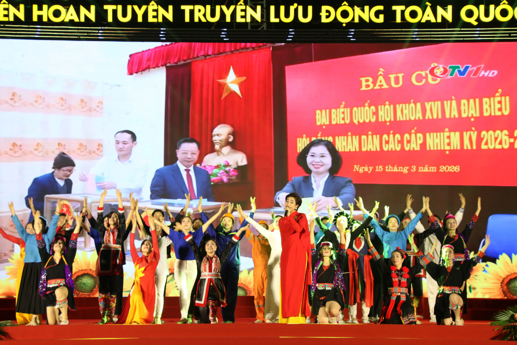 Tiết mục.. mở màn chương trình nghệ thuật khai mạc Liên hoan