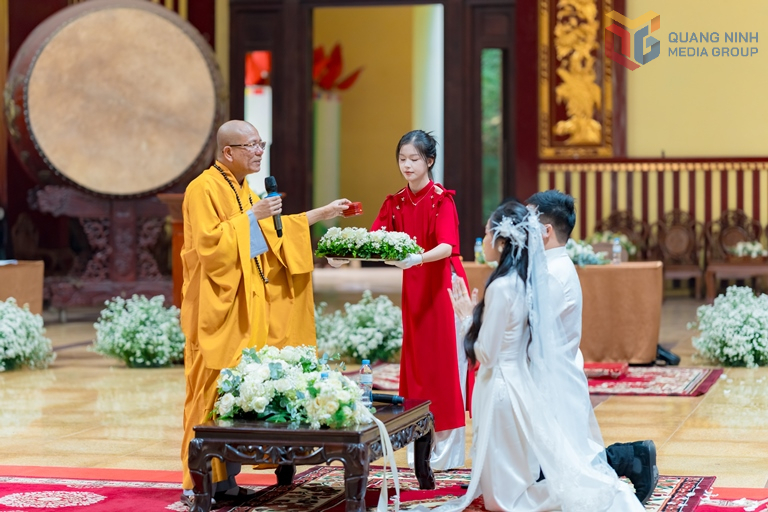 Lễ hằng thuận cho một cặp đôi trẻ tại Cung Trúc Lâm Yên Tử.