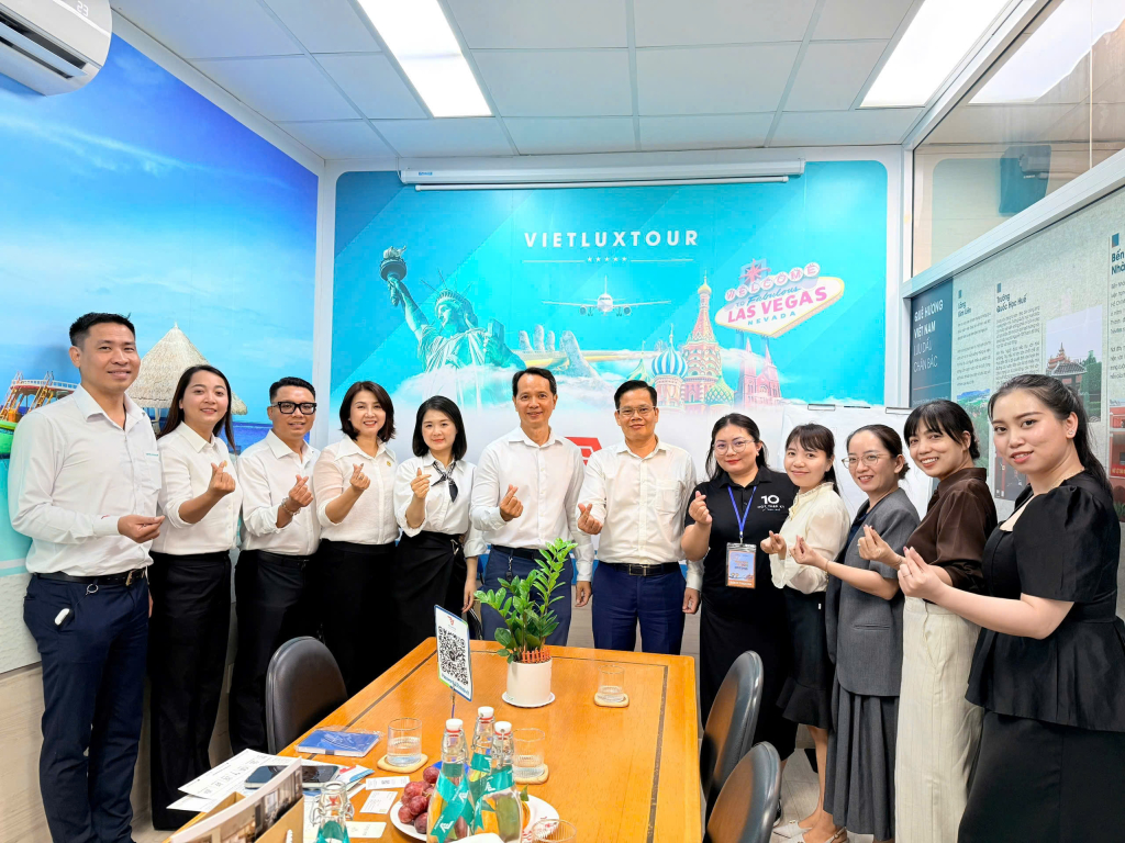 Đo&agrave;n c&ocirc;ng t&aacute;c Du lịch Quảng Ninh l&agrave;m việc với c&aacute;c doanh nghiệp du lịch TP Hồ Ch&iacute; Minh.