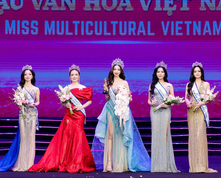 Nữ sinh trung học Nguyễn Trần Hà Linh đăng quang Hoa hậu Văn hóa Việt Nam 2026