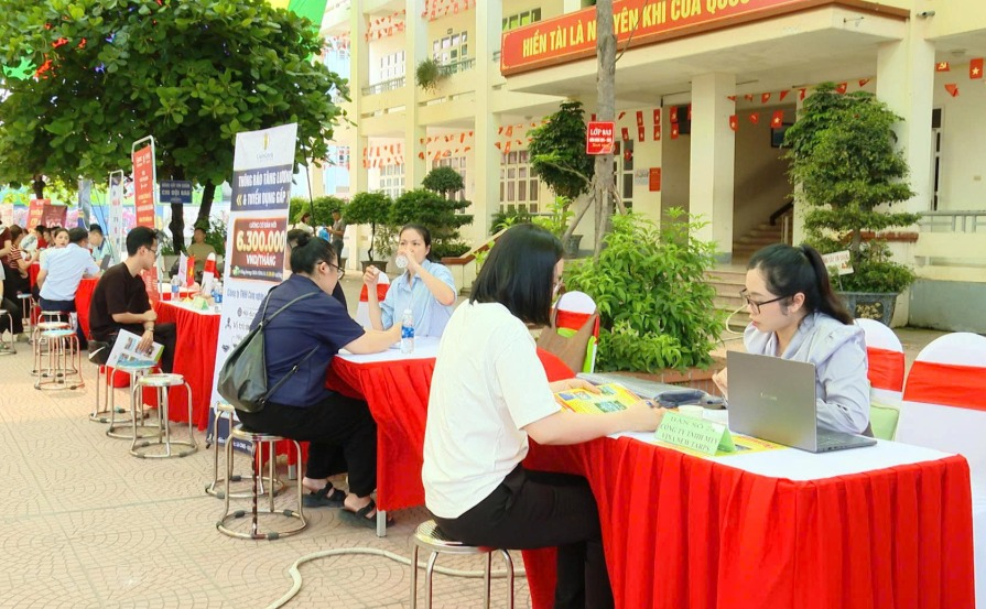 ngày hội việc làm phường việt hưng