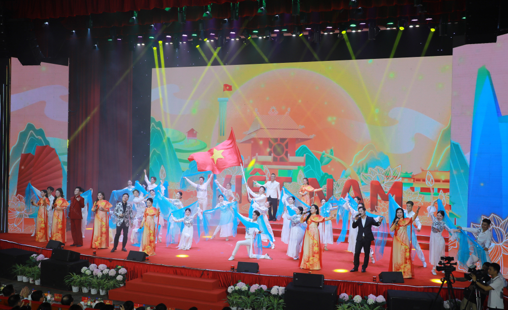 Chương trình văn nghệ chào mừng Liên hoan.