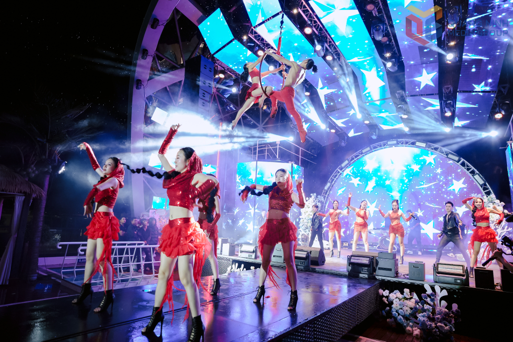 Các sản phẩm du lịch trên Vịnh Hạ Long được đầu tư công phu, hấp dẫn du khách.