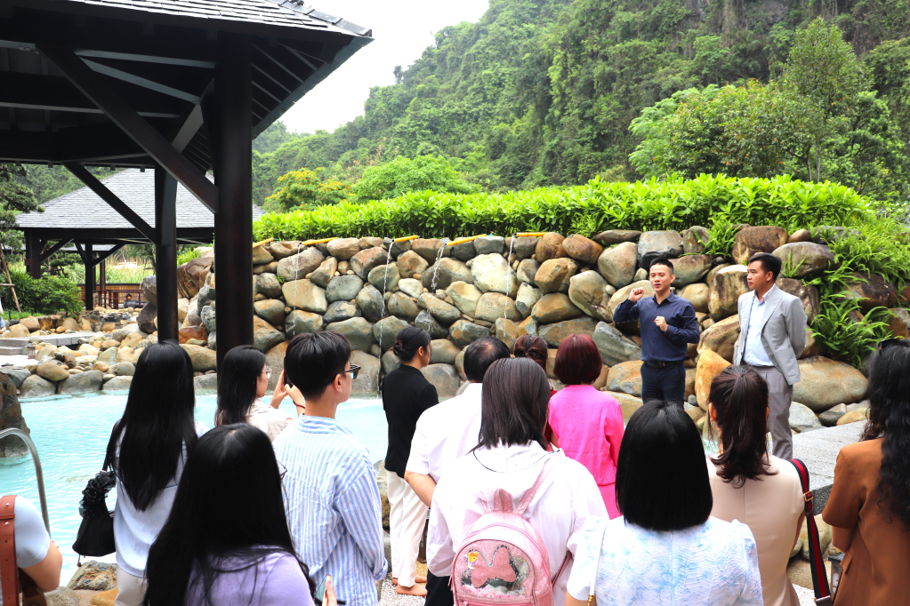 Đoàn khảo sát dịch vụ tại 