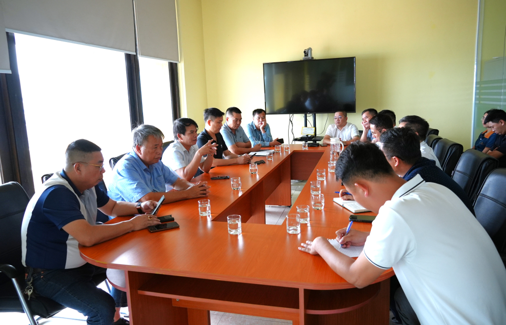 Các đơn vị, sở, ngành, lực lượng chức năng và chủ tàu họp thống nhất phương án và kịch bản chương trình. 