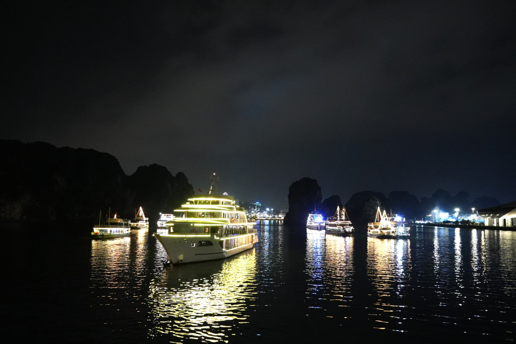 Đội hình tàu được sắp xếp khoa học, các tàu đi theo đúng kịch bản, đảm bảo khoảng cách an toàn.