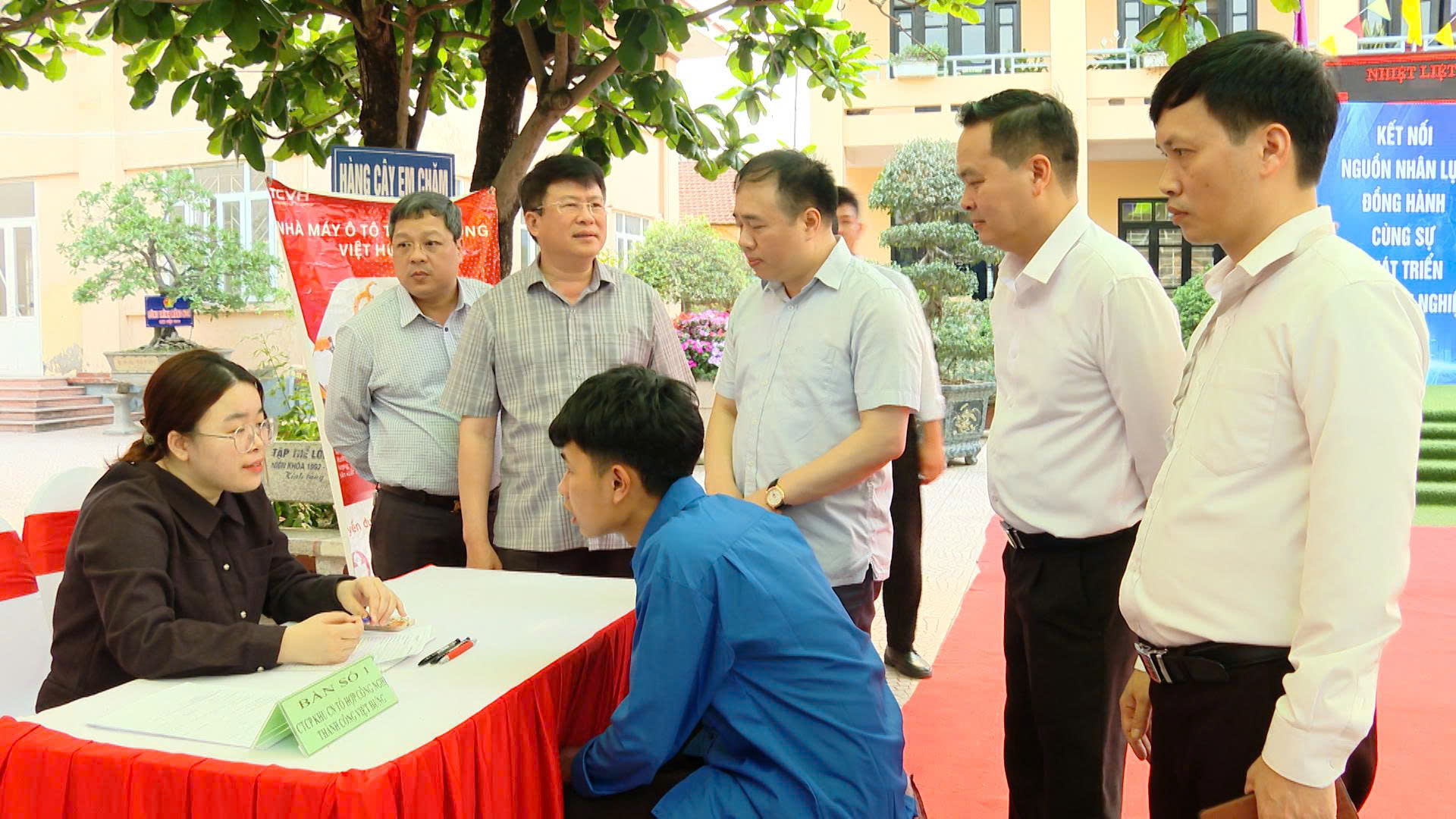 ngày hội việc làm phường việt hưng