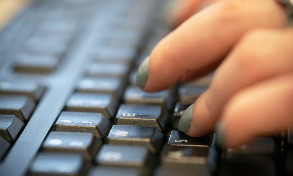 Lừa đảo c&ocirc;ng nghệ cao b&ugrave;ng nổ v&igrave; AI