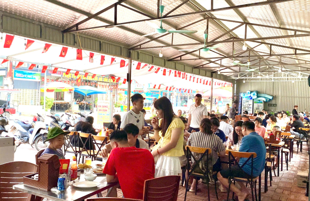Nhà hàng, quán ăn ở tuyến đảo Cô Tô, Vân Đồn nhộn nhịp du khách.