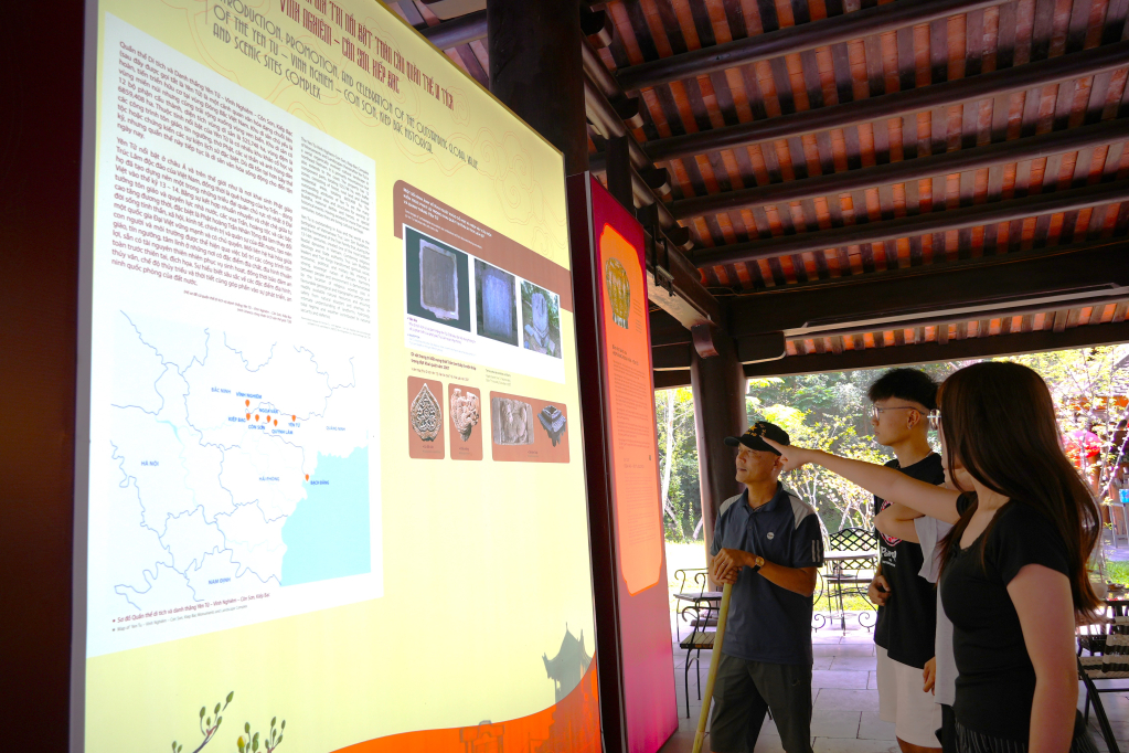 Khu vực trưng bày, triển lãm giới thiệu về Khu di tích danh thắng Yên tử, Phật hoàng Trần Nhân Tông, cung cấp nhiều thông tin cho người dân và du khách.