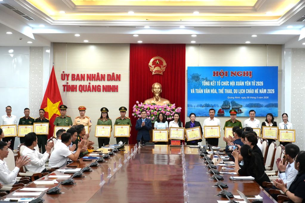 Các tập thể, cá nhân được UBND tỉnh khen thưởng đã có thành tích xuất sắc 