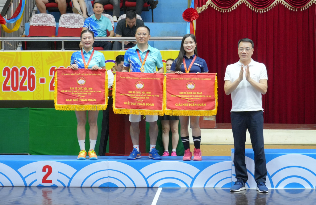 Giải Nh&igrave; to&agrave;n đo&agrave;n thuộc về c&aacute;c đội 2, 12 v&agrave; đội 1, gồm: Ban C&ocirc;ng t&aacute;c C&ocirc;ng đo&agrave;n, Ban C&ocirc;ng t&aacute;c Phụ nữ, Ban Tổ chức, Ban Kiểm tra, Ban C&ocirc;ng t&aacute;c Đo&agrave;n, Cung Văn h&oacute;a Việt - Nhật, Cung Văn h&oacute;a Thanh Thiếu nhi, Trung t&acirc;m Tư vấn ph&aacute;p luật v&agrave; Huấn luyện an to&agrave;n lao động, Quỹ Hỗ trợ vốn C&ocirc;ng đo&agrave;n, c&aacute;c x&atilde; Đầm H&agrave;, Quảng H&agrave;, Quảng Đức, Đường Hoa, C&aacute;i Chi&ecirc;n, c&ugrave;ng c&aacute;c đơn vị: Ban C&ocirc;ng t&aacute;c N&ocirc;ng d&acirc;n, Văn ph&ograve;ng, Ban Tuy&ecirc;n gi&aacute;o - C&ocirc;ng t&aacute;c x&atilde; hội, Ban D&acirc;n chủ, Gi&aacute;m s&aacute;t v&agrave; Phản biện x&atilde; hội, Ban C&ocirc;ng t&aacute;c quần ch&uacute;ng, 