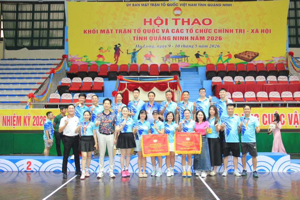 Hội thao kết th&uacute;c trong kh&ocirc;ng kh&iacute; s&ocirc;i nổi, 