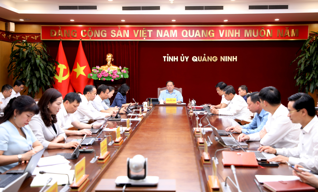 Đồng ch&iacute; Quản Minh Cường, Ủy vi&ecirc;n Trung ương Đảng, B&iacute; thư Tỉnh ủy, Trưởng Đo&agrave;n ĐBQH tỉnh chủ tr&igrave; hội nghị Ban Thường vụ Tỉnh ủy v&agrave; hội nghị giao ban Thường trực Tỉnh ủy.
