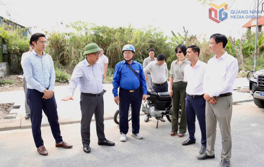 Lãnh đạo phường Hạ Long kiểm tra các dự án chỉnh trang đô thị trên địa bàn.