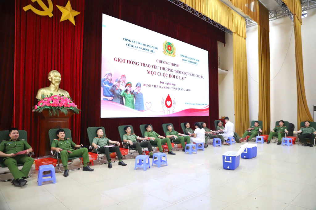 Bình Liêu: Tổ chức chương trình “Giọt hồng trao yêu thương”