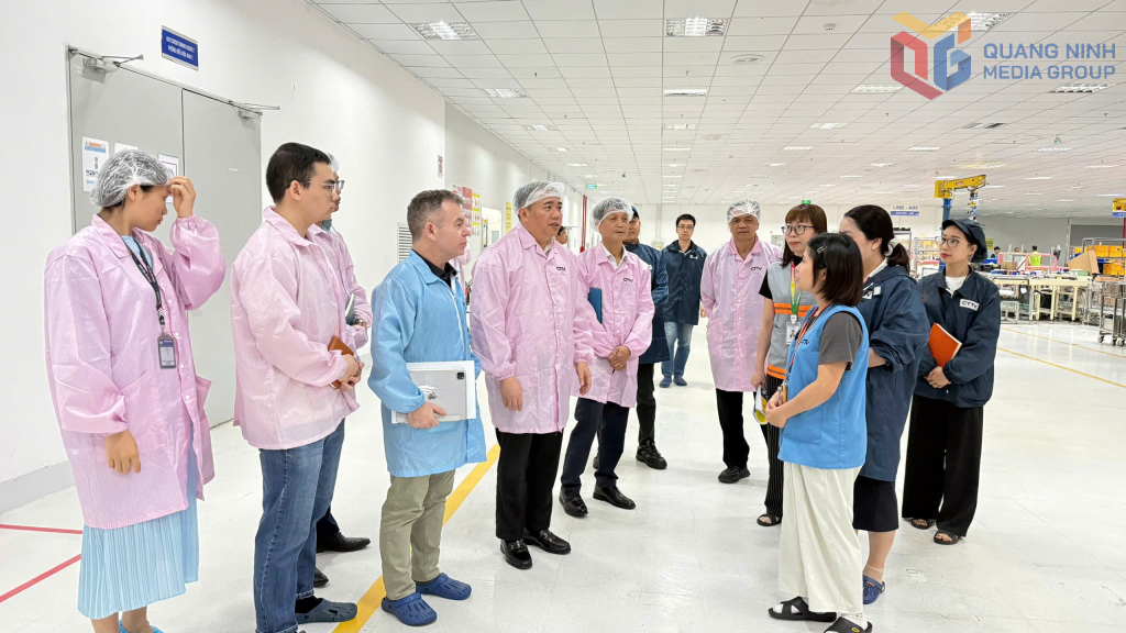 Đoàn công tác khảo sát công tác an toàn, vệ sinh lao động tại Công ty TNHH Competition Team Technoelogy Việt Nam.