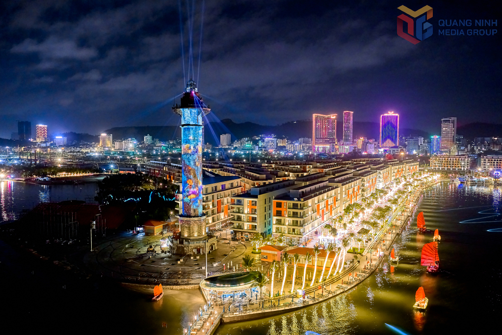 Du khách tận hưởng đa trải nghiệm tại tổ hợp Vui Fest Ha Long do Tập đoàn Sun đầu tư.
