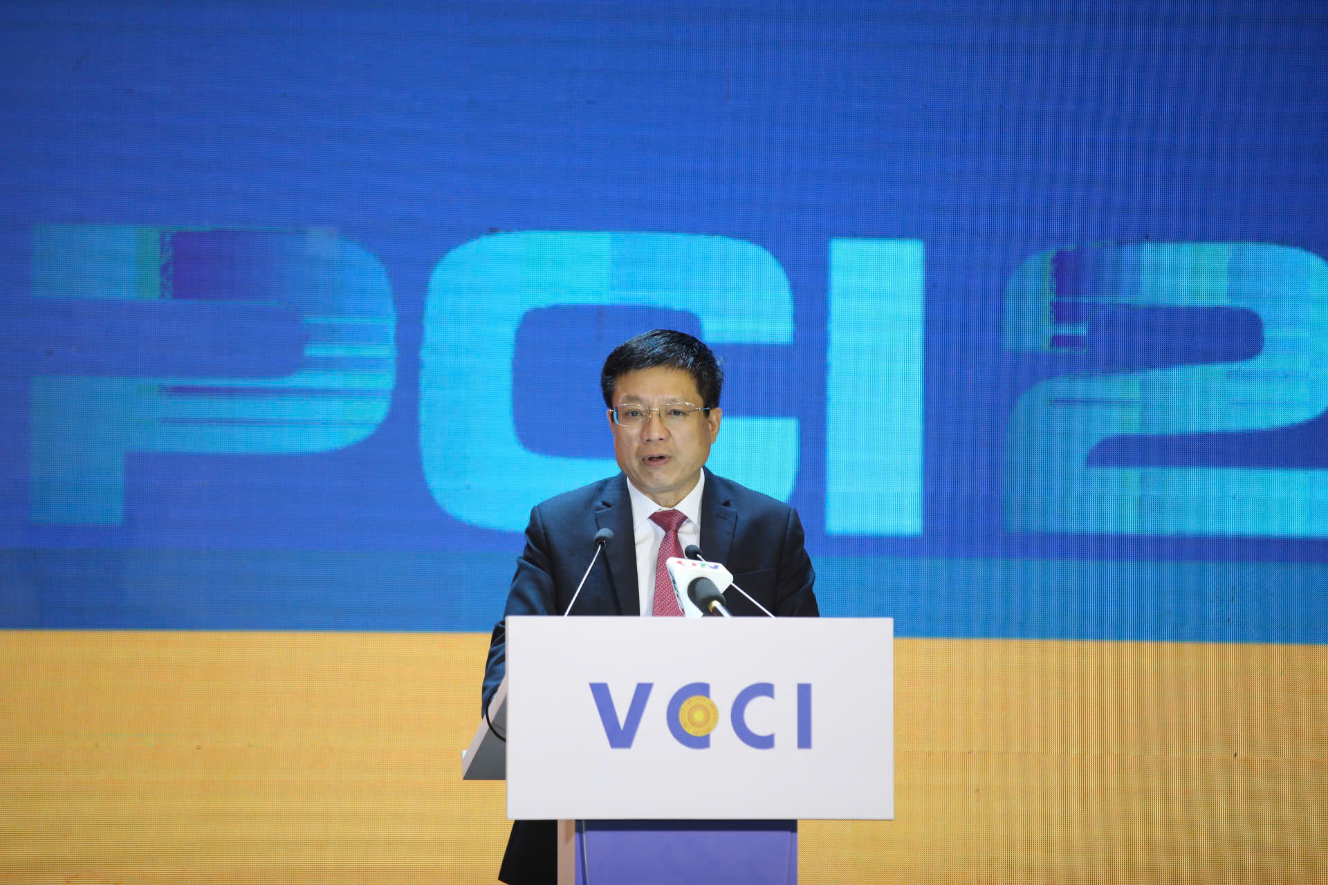 PGS.TS. Hồ Sỹ Hùng, Chủ tịch Liên đoàn Thương mại và Công nghiệp Việt Nam (VCCI) phát biểu khai mạc
